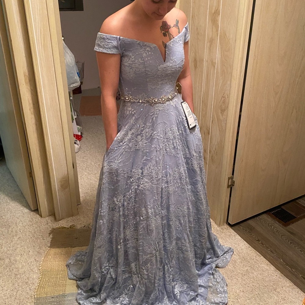 Off shoulder sleeves, pockets,long length,zips and clips in back. Size 3 .